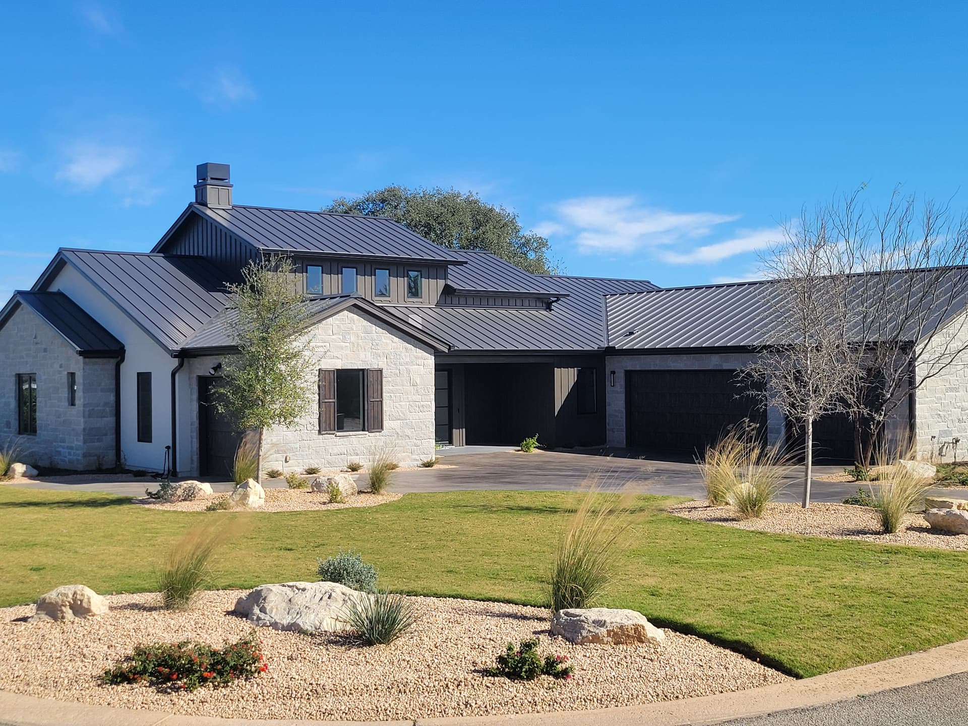 Sleek Standing Seam Roof at Horseshoe Bay image